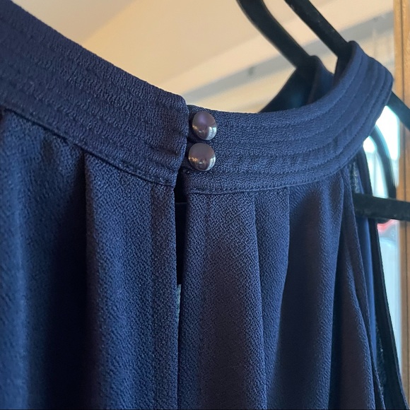 2 for $30 ESSENTIALS BY MILANO Cutout Sleeveless Blouse - Picture 9 of 10